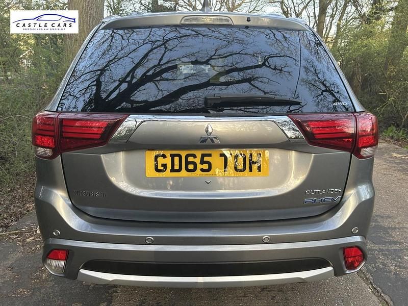 Used Mitsubishi Outlander P-HEV 200 HP (147 kW) 2016 Grey Estate