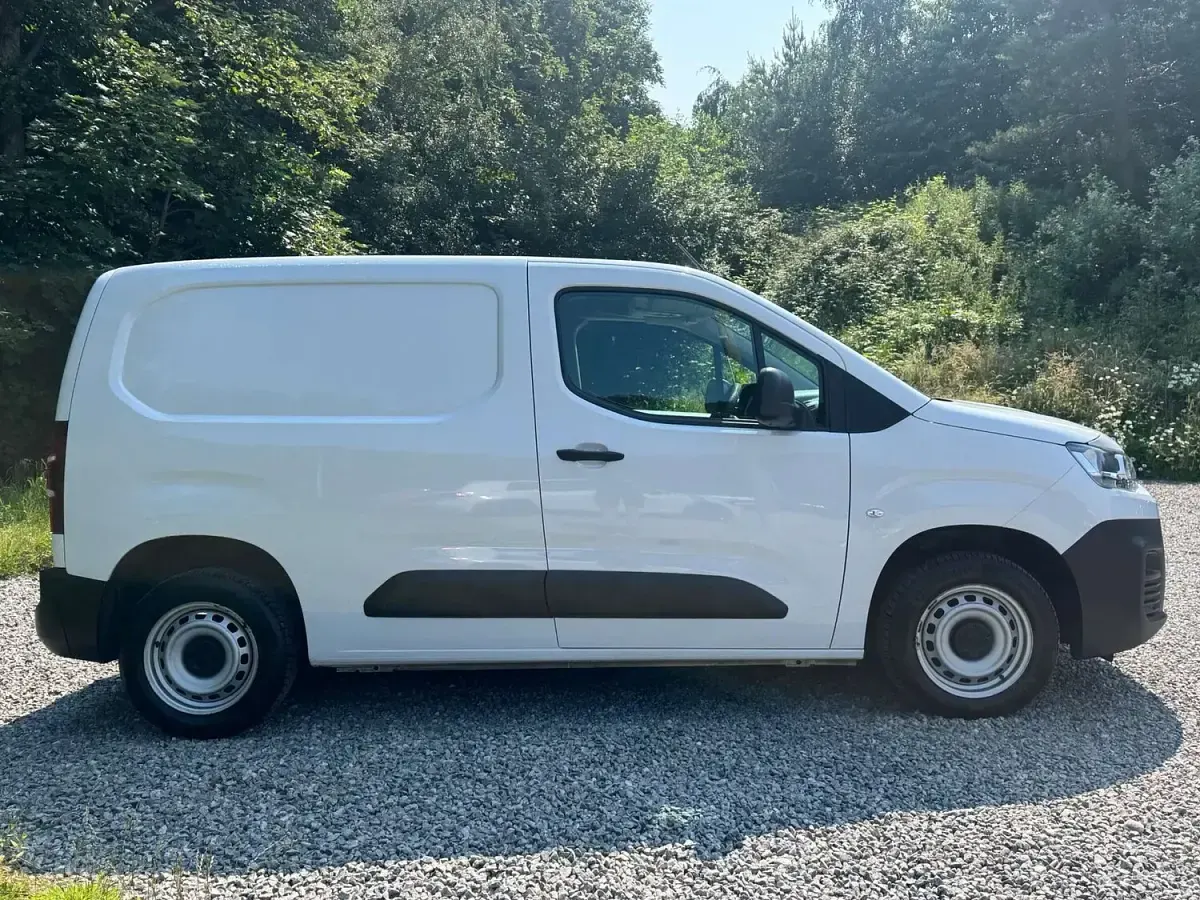 Used Citroën Berlingo 100 HP (73 kW) 2024 White MPV