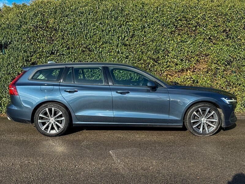 Used Volvo V60 Momentum 163 HP (119 kW) 2021 Blue Estate
