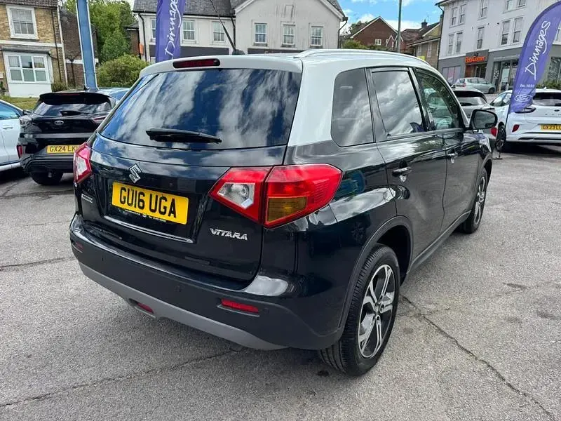 Used Suzuki Vitara SZ5 120 HP (88 kW) 2016 Black/white SUV