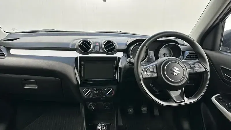Begagnad Suzuki Swift SZ-L 82 HK (60 kW) 2024 Grå Halvkombi