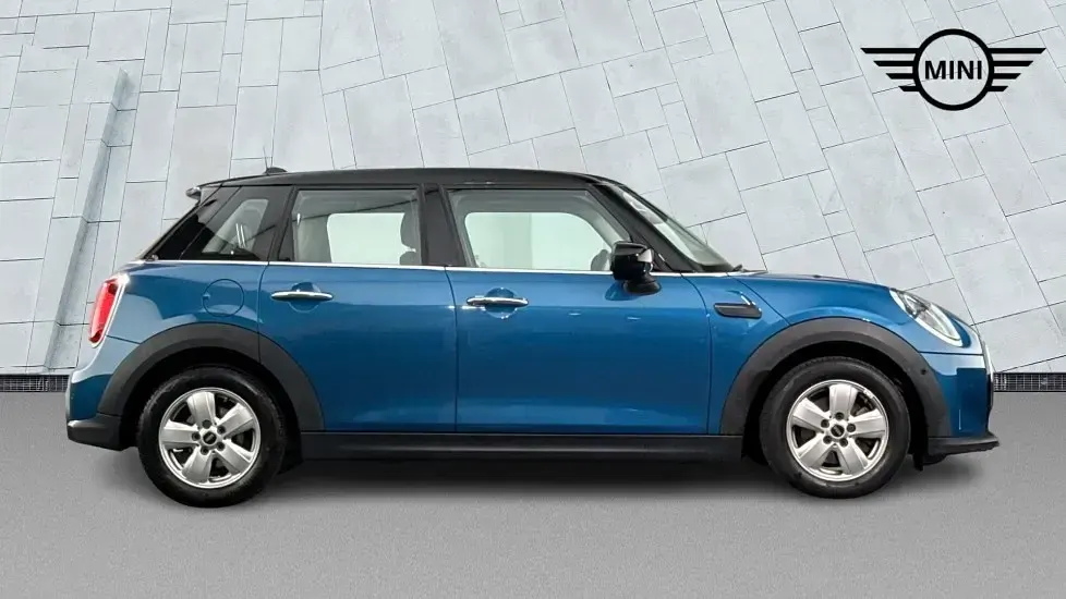 Used Mini Cooper Classic 134 HP (98 kW) 2023 Blue Hatchback