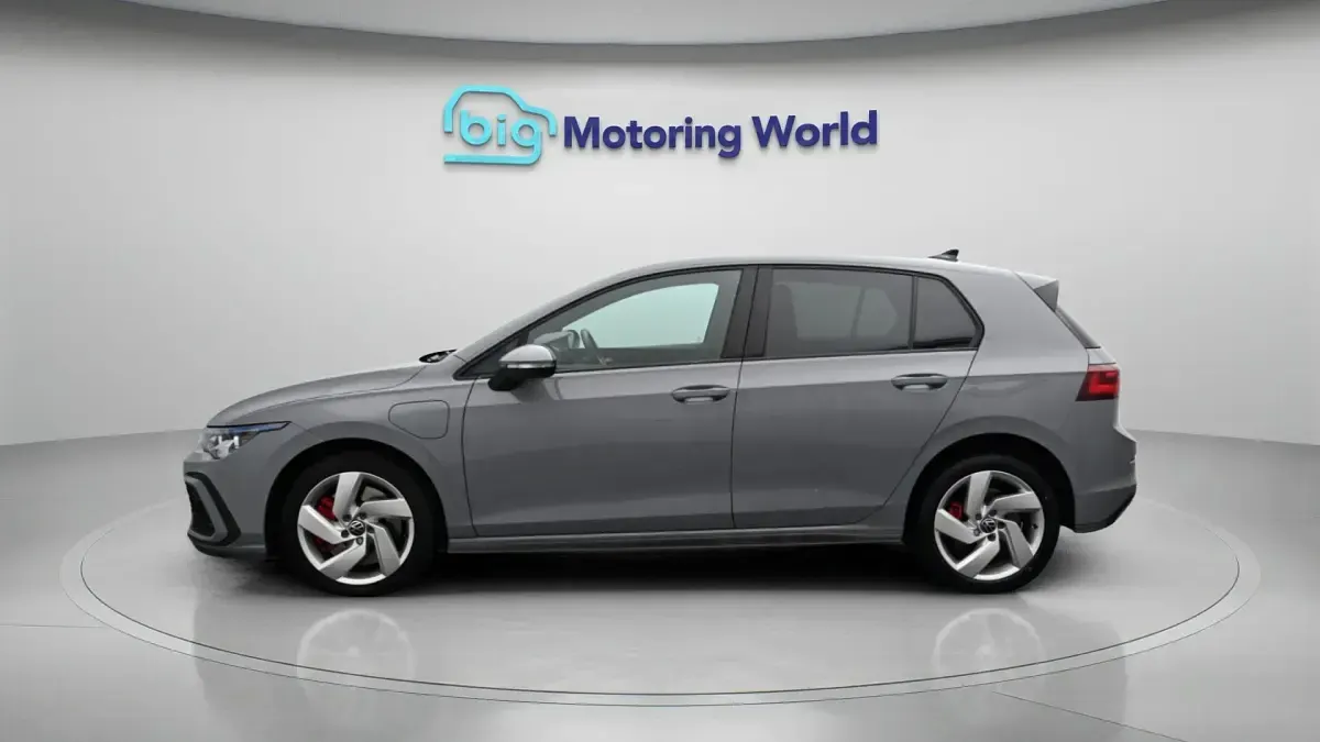 Second-hand VW Golf VIII GTE 242 CP (177 kW) 2022 Gri Hatchback