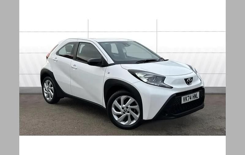 Used Toyota Aygo X PURE 72 HP (52 kW) 2024 White SUV