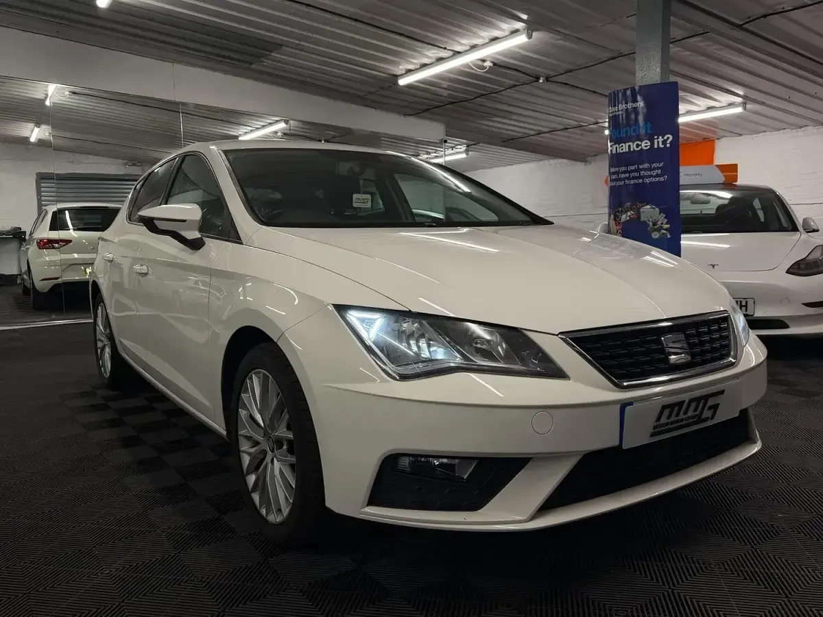Used Seat Leon SE Dynamic 110 HP (80 kW) 2017 White Hatchback