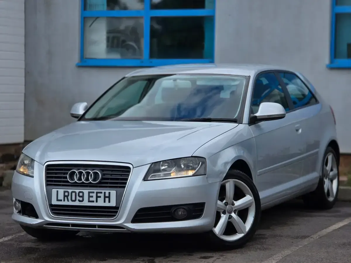 Usado Audi A3 102 HP (75 kW) 2009 Prateado Citadino