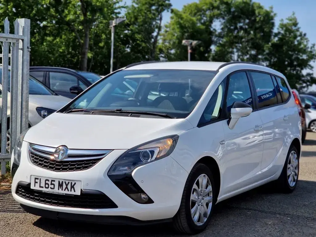 Used Vauxhall Zafira Tourer 128 HP (94 kW) 2015 White MPV