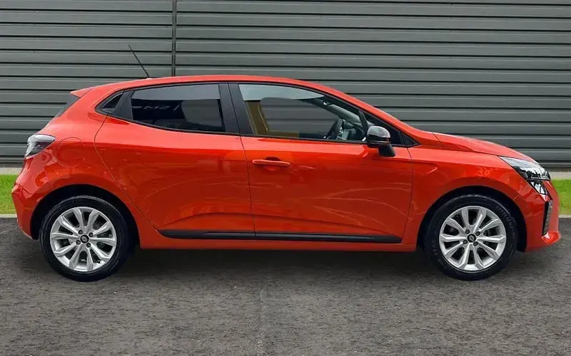 Used Renault Clio 90 HP (66 kW) 2026 Hatchback