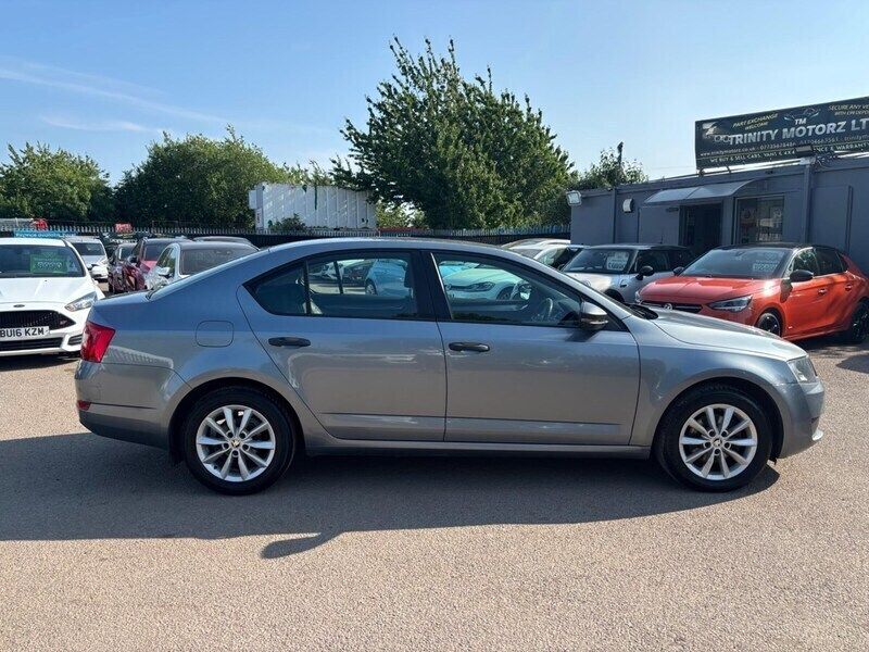 Grey Used 2013 Skoda Octavia Hatchback | £1,790 (Good price) - Image 1/4