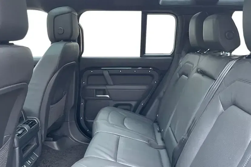 Used Land Rover Defender HSE Dynamic 350 HP (257 kW) 2025 Santorini black SUV