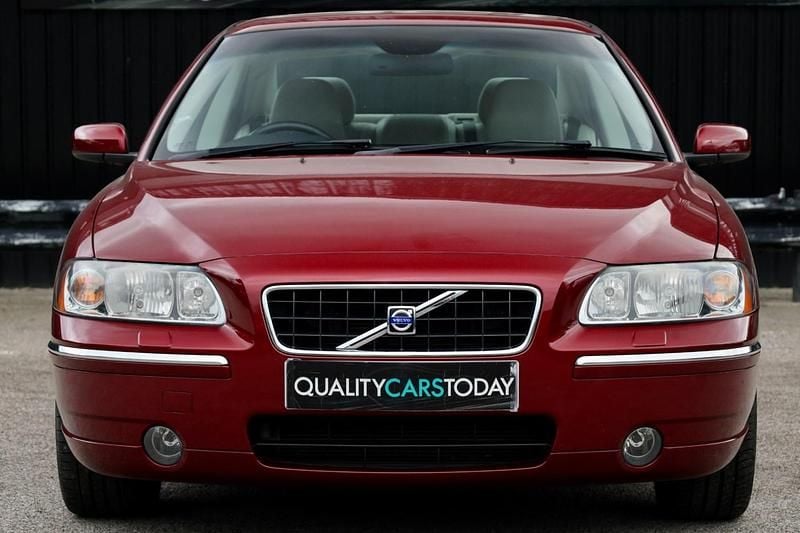 Used Volvo S60 SE 2005 Red Sedan