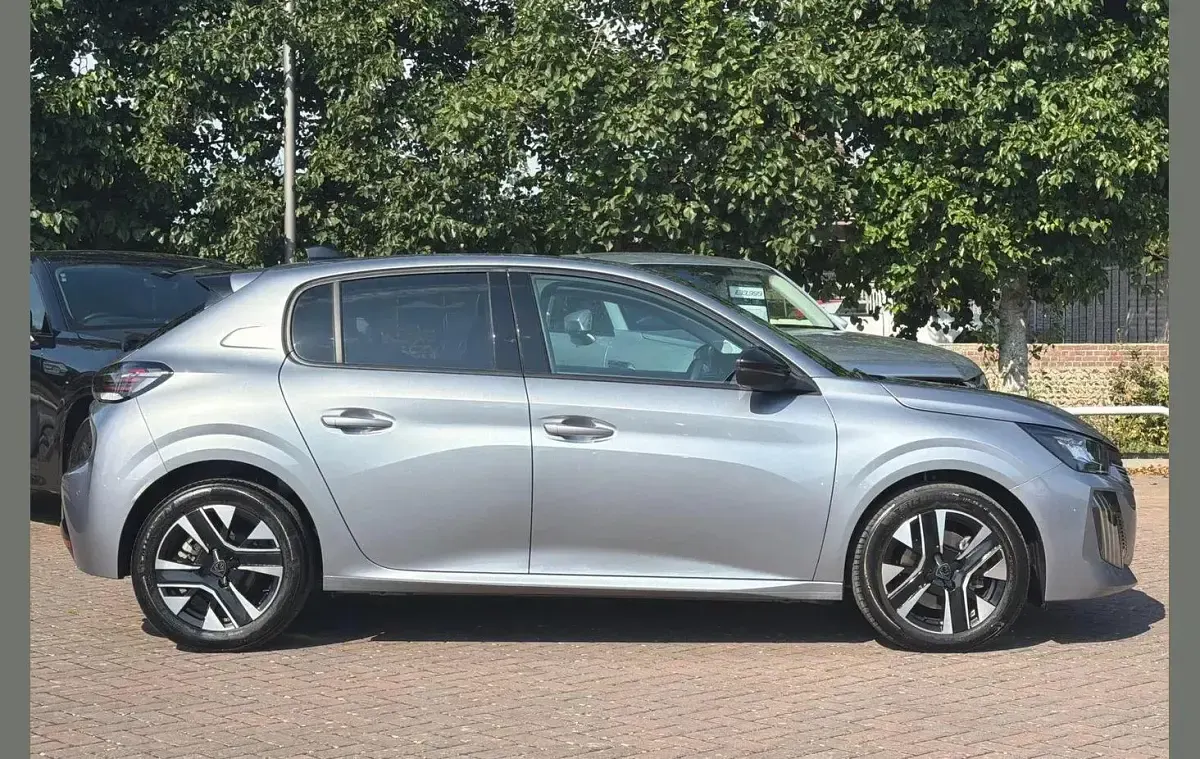 Used Peugeot 208 Allure 101 HP (74 kW) 2024 Grey Hatchback