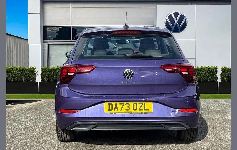 Gebraucht VW Polo Life 95 PS (69 kW) 2023 Violett Kleinwagen