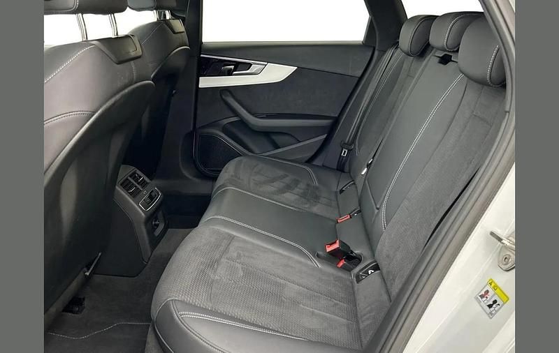 Używany Audi A4 S-Line 163 KM (119 kW) 2023 Biały Kombi