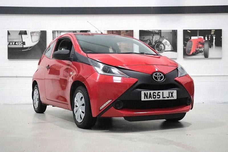 Red Used 2015 Toyota Aygo Hatchback | £4,383 (Good price) - Image 1/4