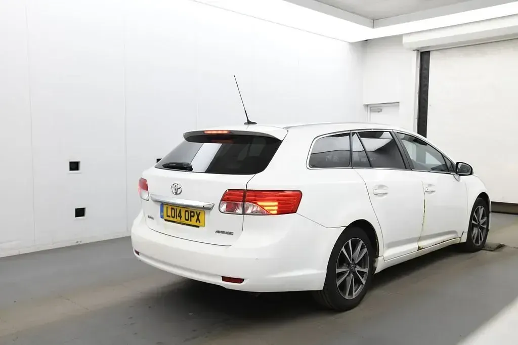 Usado Toyota Avensis 124 CV (91 kW) 2014 Blanco Familiar