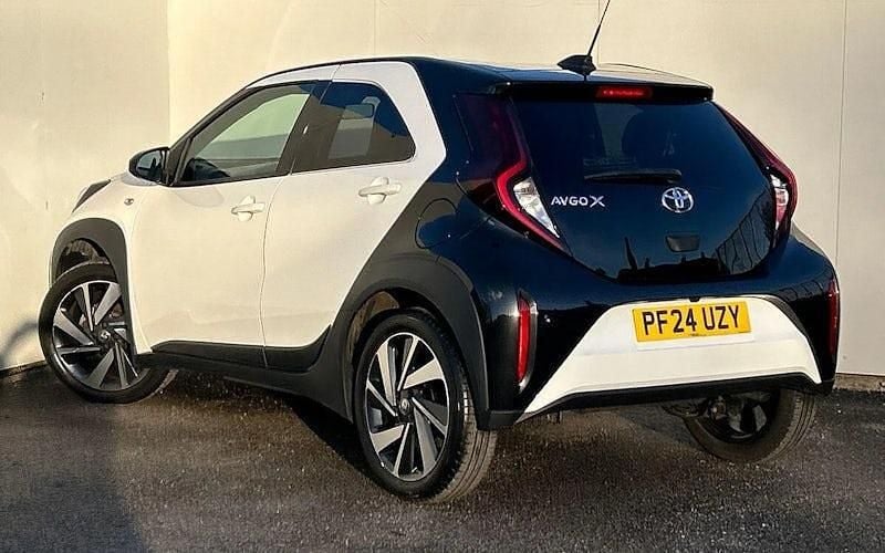 Used Toyota Aygo X 72 HP (52 kW) 2024 White SUV