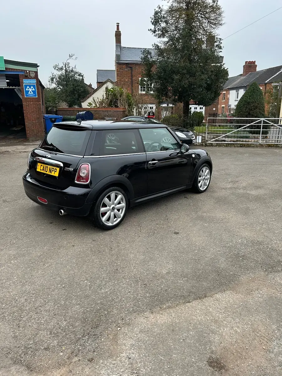 Used Mini Cooper Hatch 122 HP (89 kW) 2010 Black Hatchback