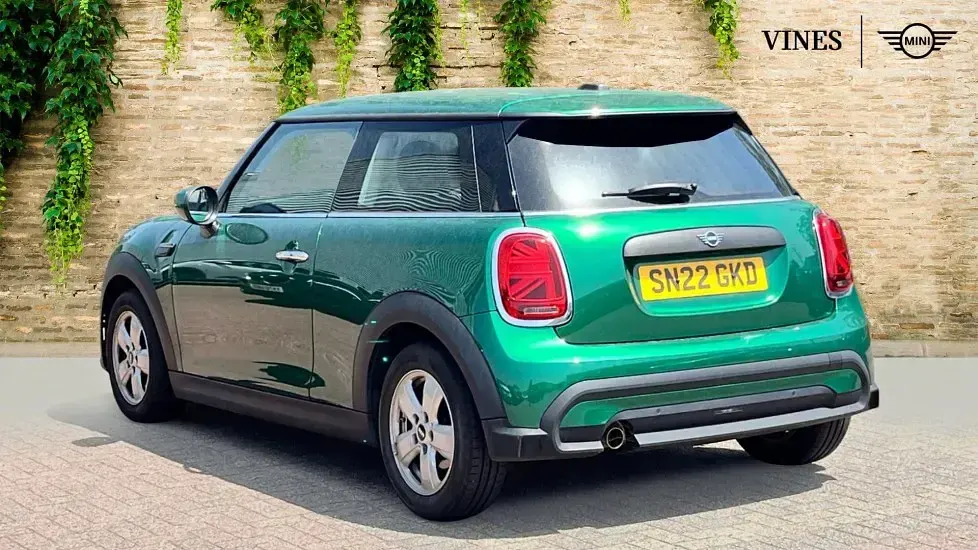 Used Mini ONE Classic 101 HP (74 kW) 2022 Green Hatchback