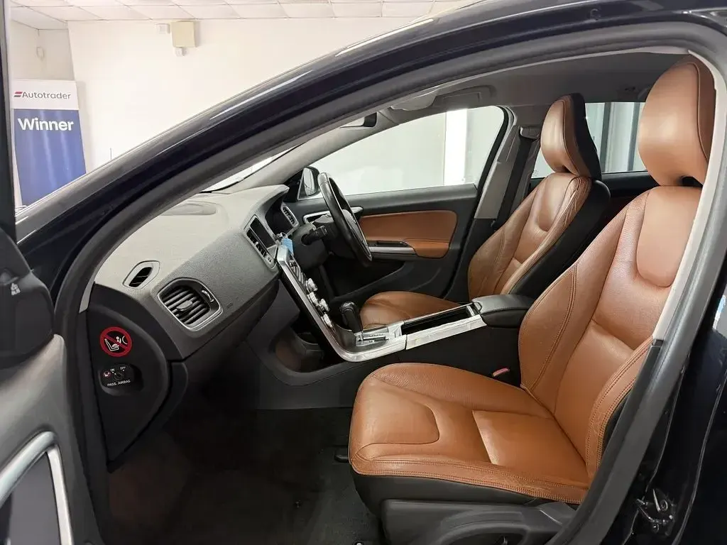 Used Volvo V60 R-Design 148 HP (108 kW) 2011 Black Estate