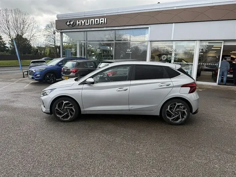 Used Hyundai i20 Premium 100 HP (73 kW) 2022 Silver Hatchback