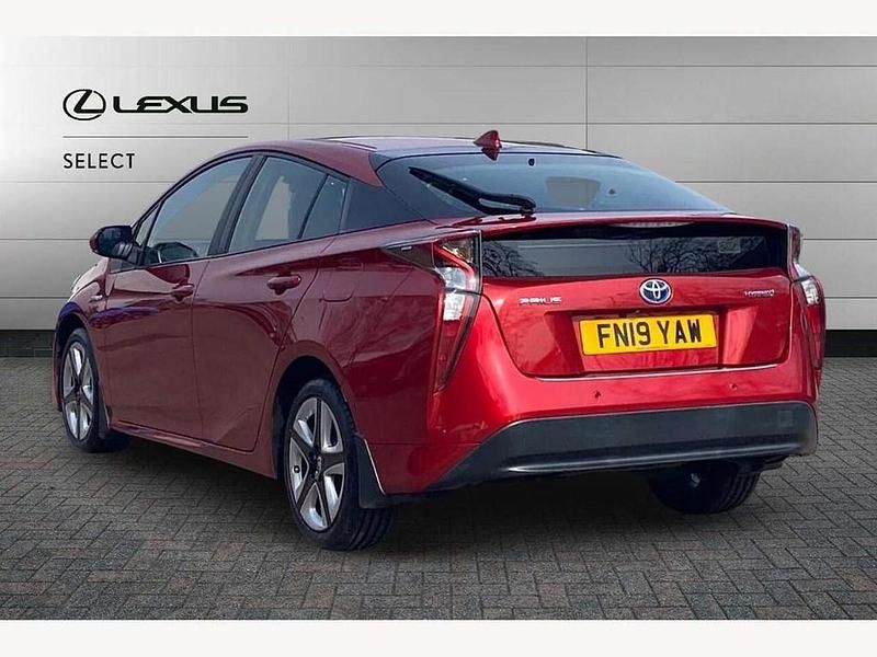 Used Toyota Prius Business Edition 122 HP (89 kW) 2019 Red Hatchback