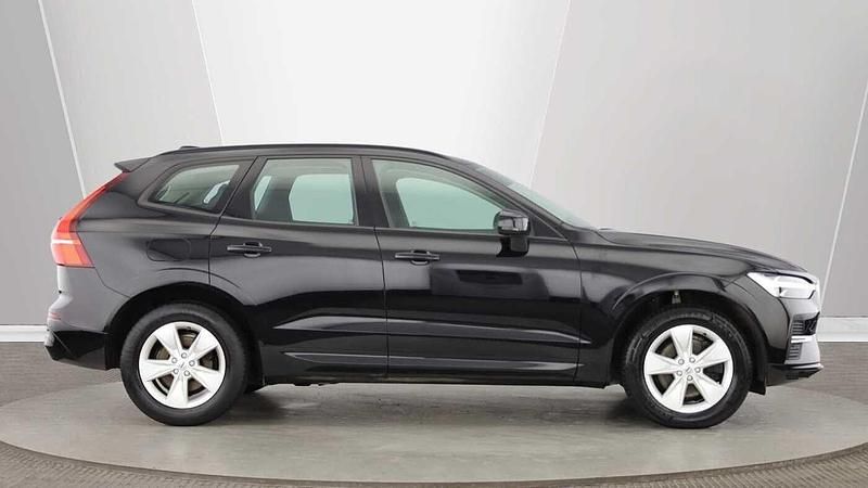 Used Volvo XC60 Momentum 247 HP (181 kW) 2022 Black SUV