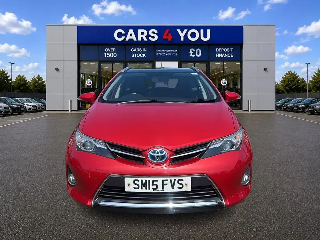 Used Toyota Auris Hybrid 136 HP (100 kW) 2015 Red Estate