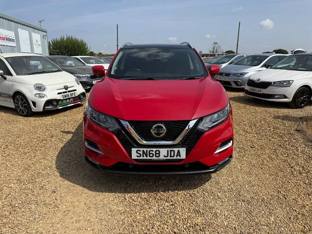 Used Nissan Qashqai N-Connecta 140 HP (102 kW) 2019 Red SUV