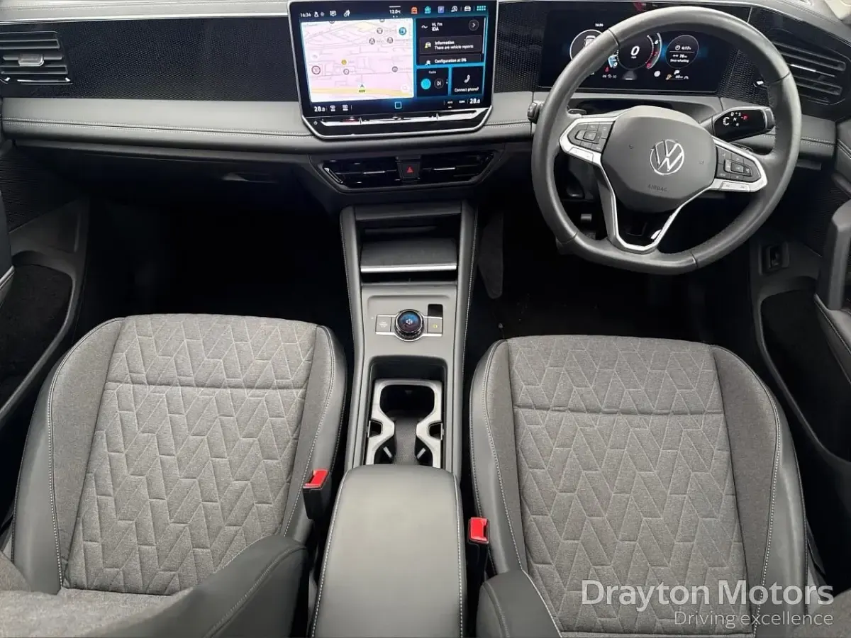 Używany VW Tiguan Match 150 KM (110 kW) 2024 Czerwony SUV