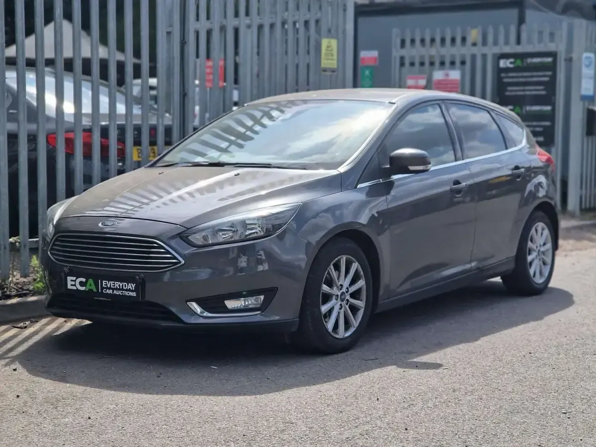 Used Ford Focus Titanium 125 HP (91 kW) 2017 Grey Hatchback