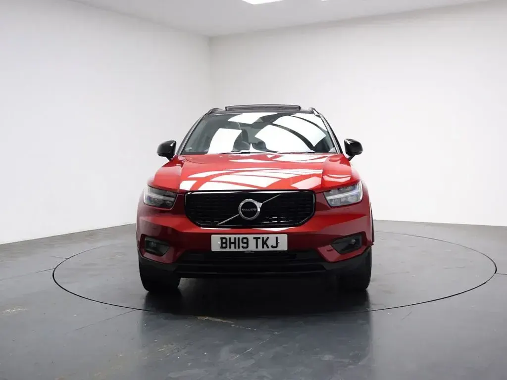 Used Volvo XC40 R-Design Pro 190 HP (139 kW) 2019 Red SUV