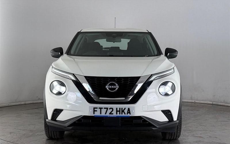 Używany Nissan Juke Acenta 114 KM (83 kW) 2023 Biały SUV