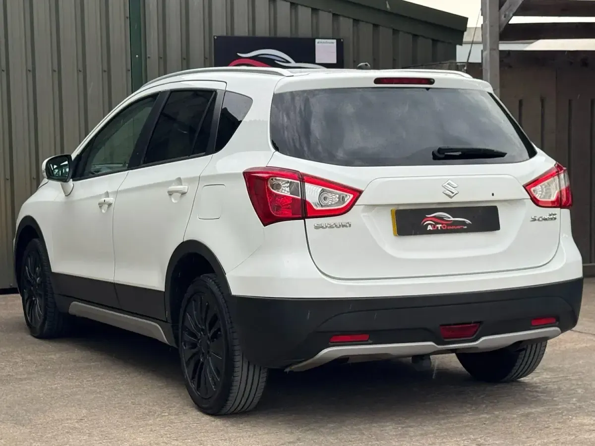 Used Suzuki SX4 S-Cross SZ4 120 HP (88 kW) 2014 White Hatchback