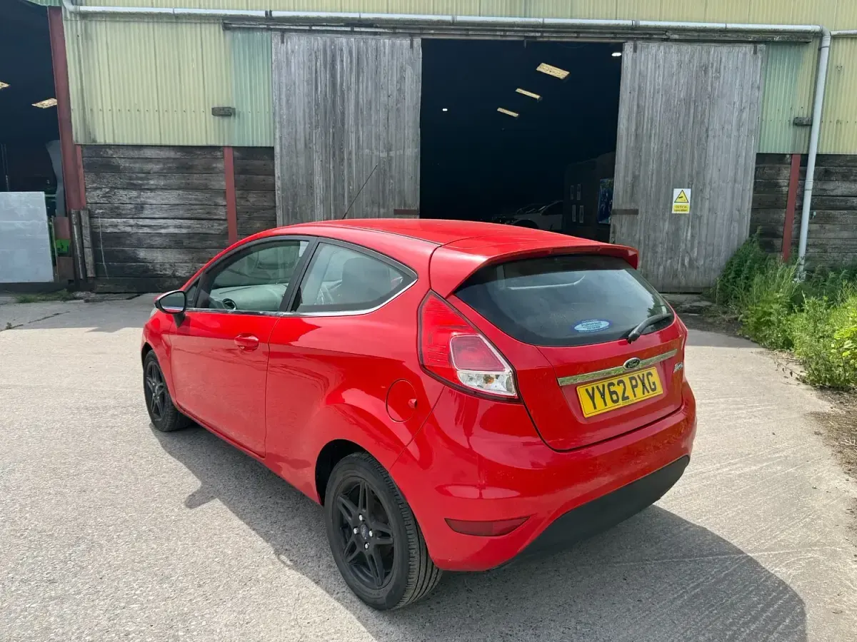 Used Ford Fiesta Zetec 82 HP (60 kW) 2013 Red Hatchback