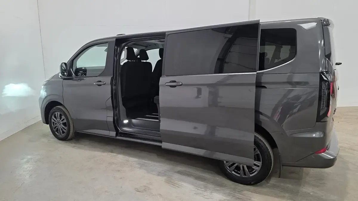 Used Ford Tourneo Titanium 136 HP (100 kW) 2024 Grey MPV