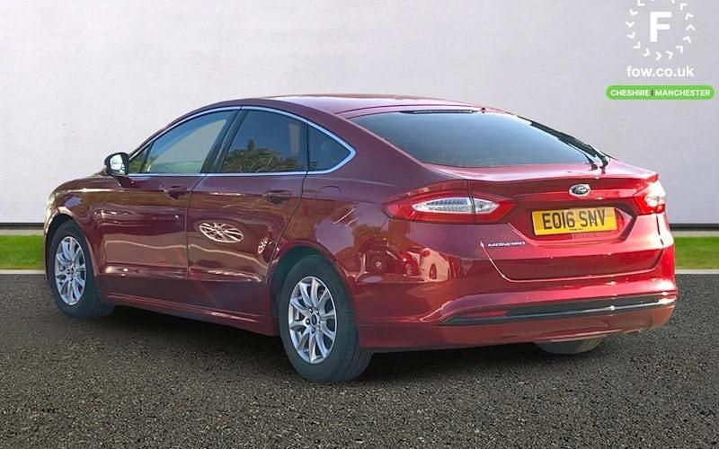 Used Ford Mondeo Titanium 120 HP (88 kW) 2016 Red Hatchback