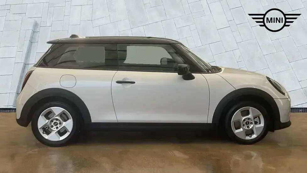 Used Mini Cooper Hatch 113 kW (154 HP) 2026 White Hatchback