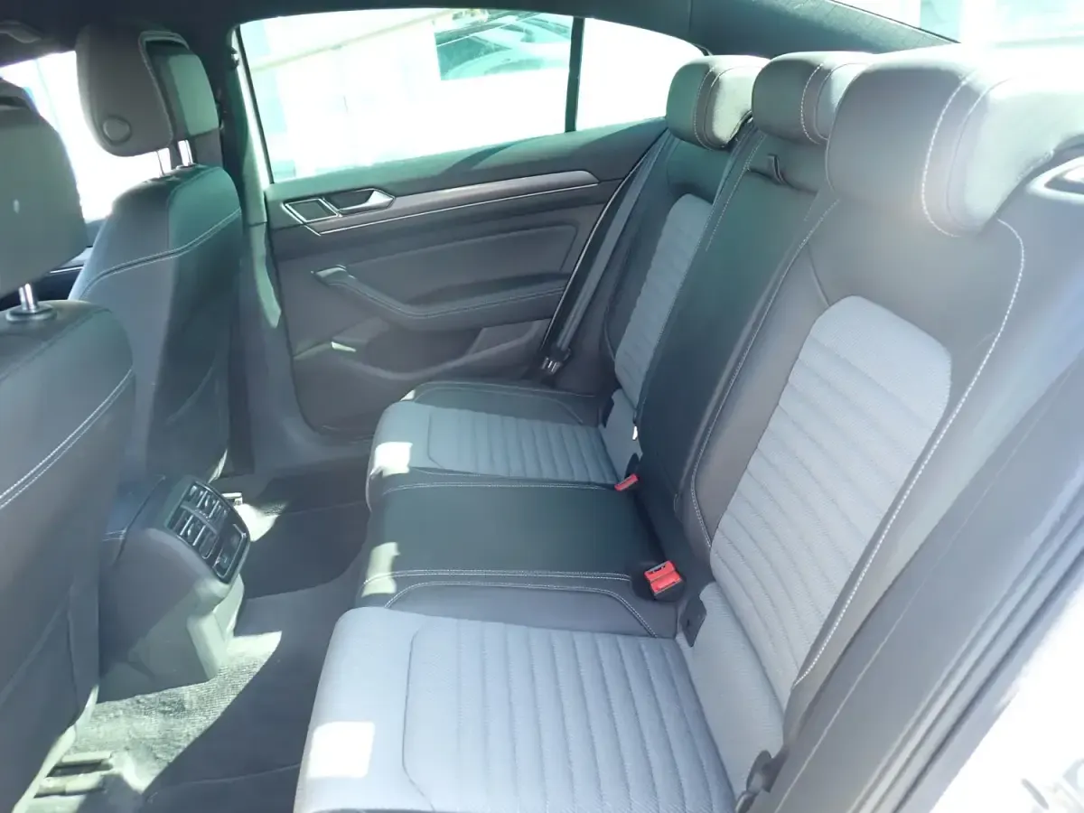 Begagnad VW Passat R-line 150 HK (110 kW) 2015 Vit Sedan