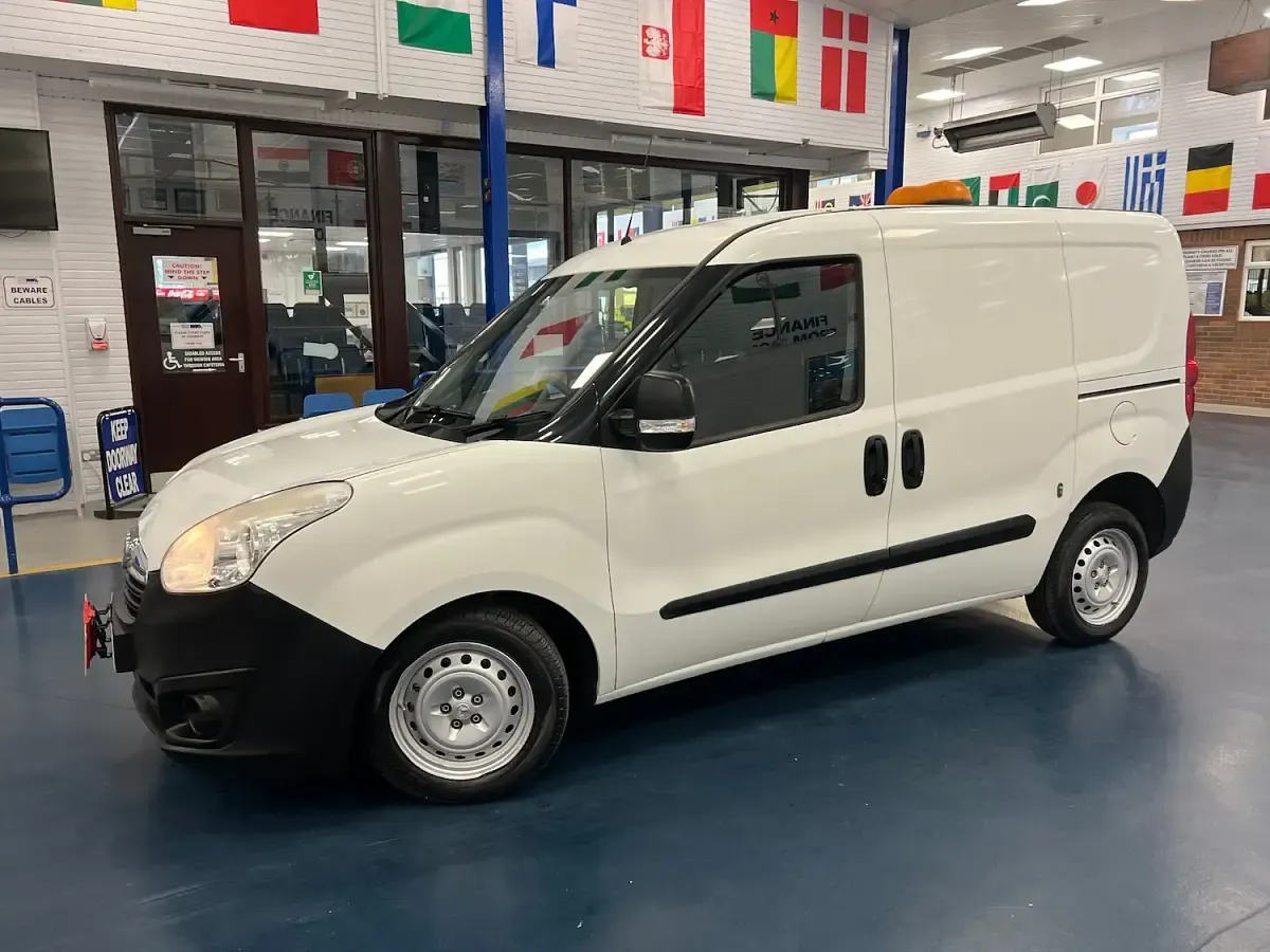 Used Vauxhall Combo 90 HP (66 kW) 2015 White MPV