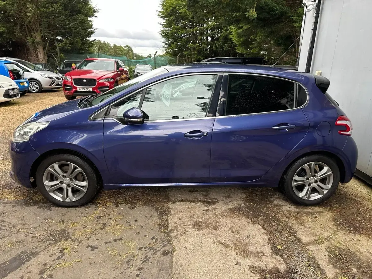 Used Peugeot 208 2014 Blue Hatchback