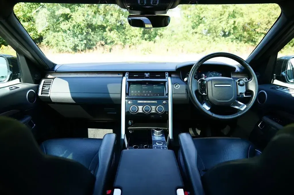 Used Land Rover Discovery HSE 306 HP (225 kW) 2020 Black SUV