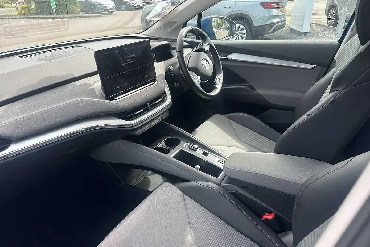 Used Skoda Enyaq iV 97 kW (132 HP) 2022 Race blue metallic SUV