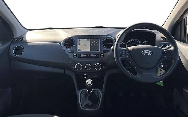 Used Hyundai i10 100 HP (73 kW) 2019 Grey Hatchback