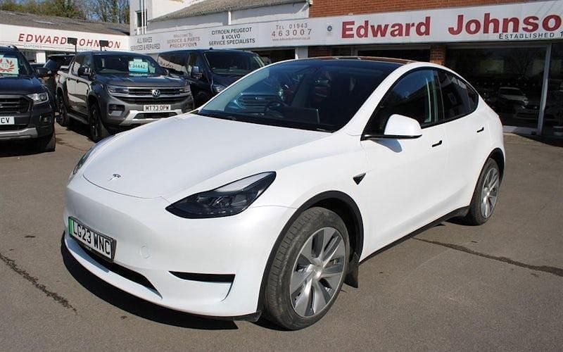 Begagnad Tesla Model Y RWD 219 kW (299 HK) 2023 Vit SUV