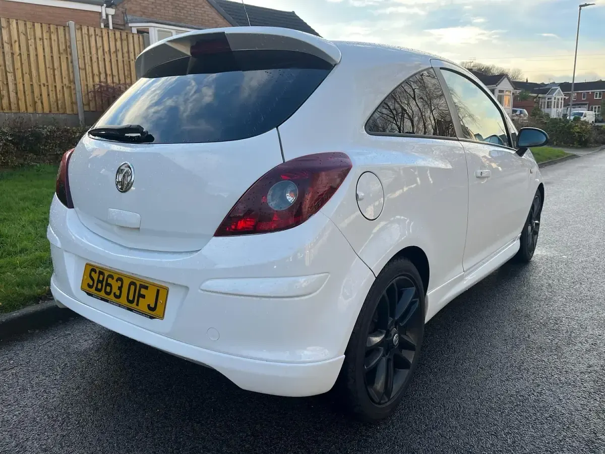 Used Vauxhall Corsa Edition 2013 White Hatchback
