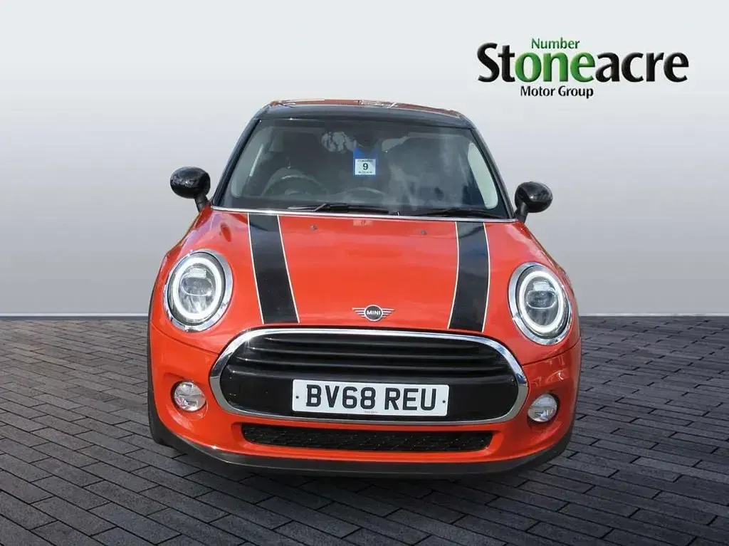 Used Mini Cooper Classic 136 HP (100 kW) 2019 Orange Hatchback