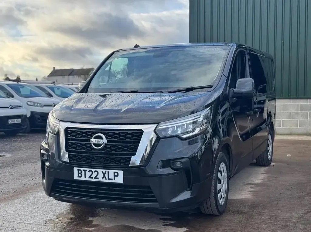 Usado Nissan Primastar Acenta 130 CV (95 kW) 2022 Negro Monovolumen