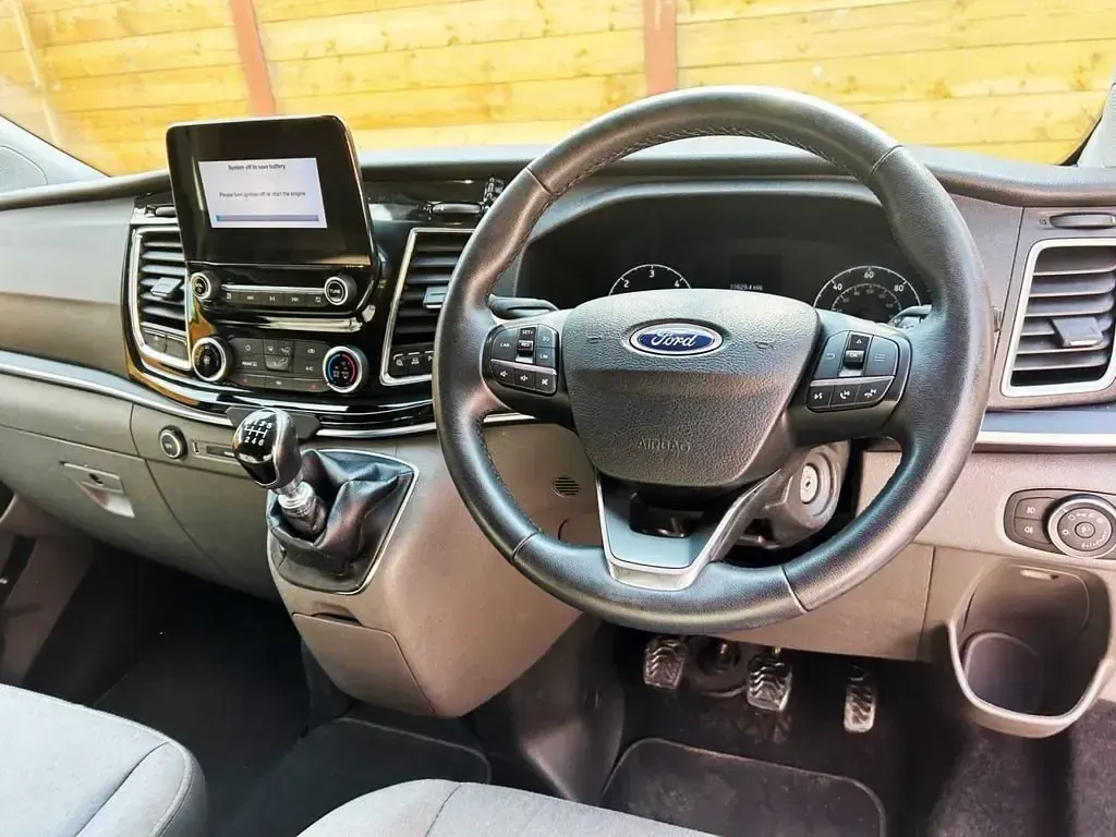 Begagnad Ford Tourneo Titanium 130 HK (95 kW) 2020 Röd Minibuss