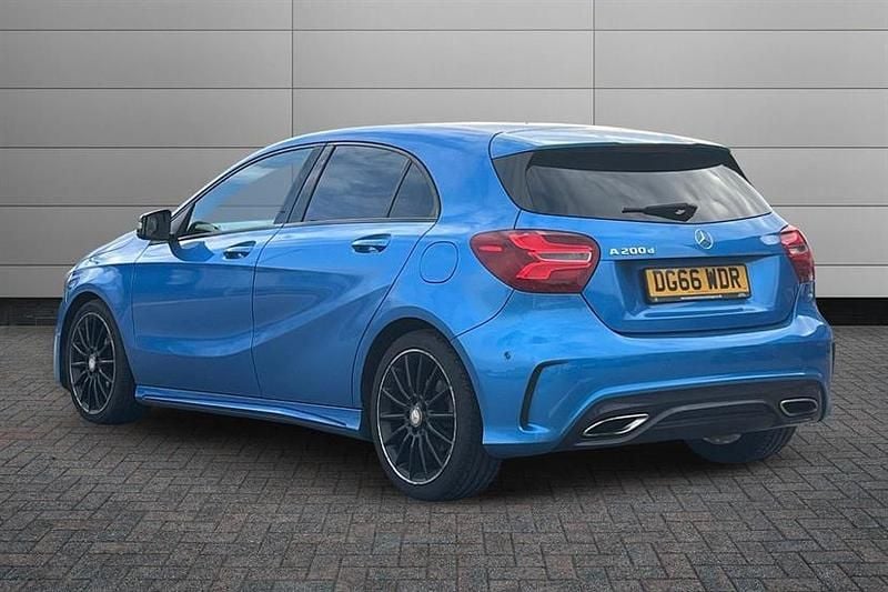 Used Mercedes A200 AMG Line Premium 136 HP (100 kW) 2016 Blue Hatchback